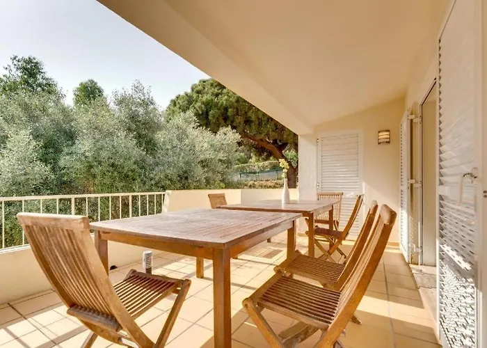 Guest house The Hideaway Retreat